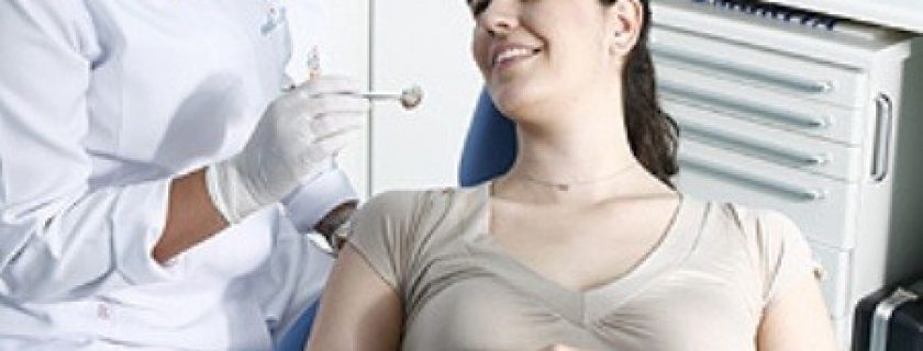 A higiene bucal durante a gravidez é essencial para a saúde do bebê