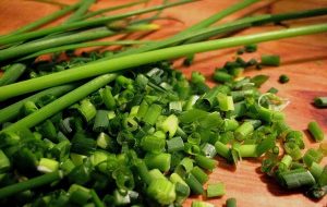 beneficios da cebolinha para a saude Benefícios da cebolinha para a saúde