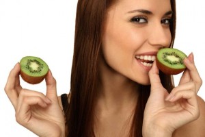 benefícios e propriedades do kiwi