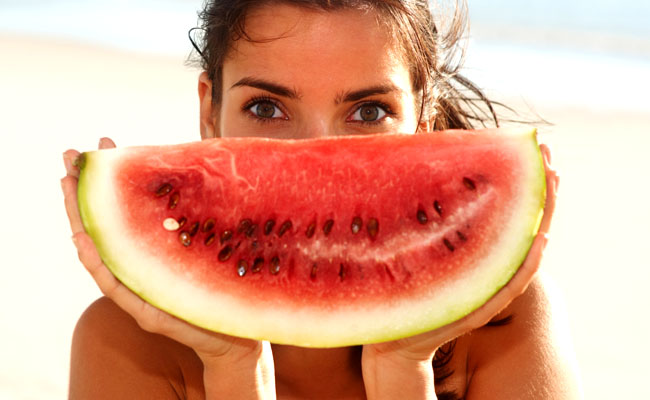 Alimentos para reparar sua pele após e durante o verão Alimentos para reparar sua pele após e durante o verão