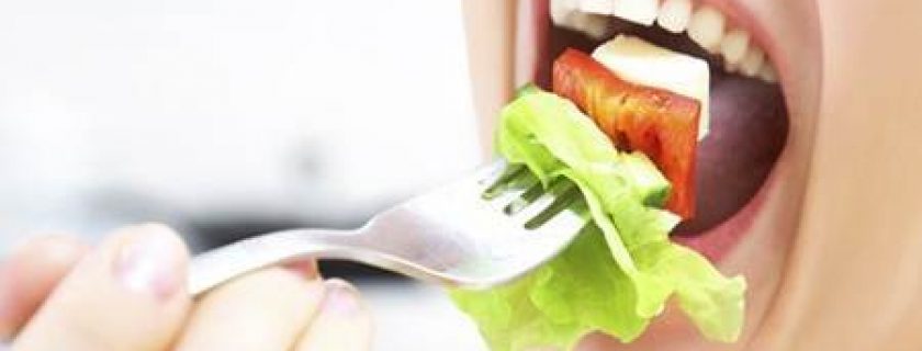 Comer menos mantém o cérebro jovem