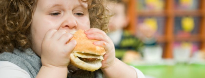 Dieta equilibrada e exercício físico, chaves contra a obesidade infantil