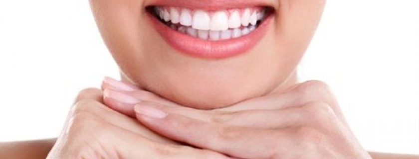 Dentes brancos com simples truques caseiros