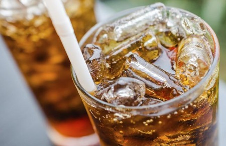 As empresas de refrigerante irá reduzir o teor de açúcar de suas bebidas