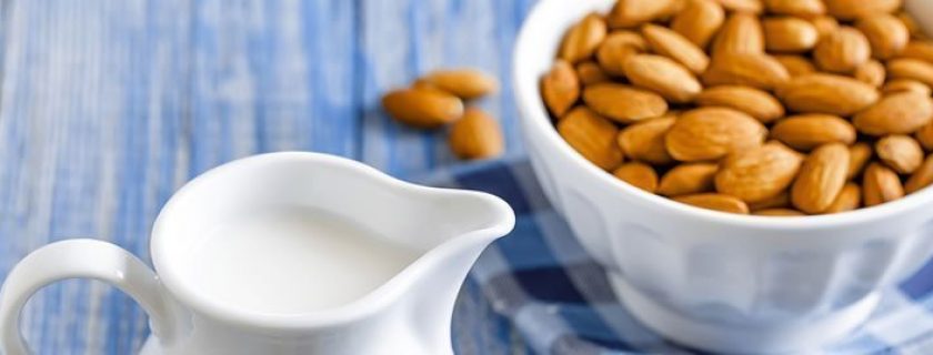 Receita e benefícios do leite de amêndoas para a saúde