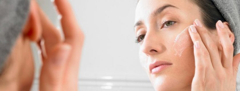 8 receitas caseiras de máscara para espinhas