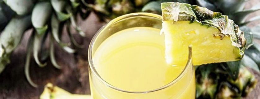 Suco detox de casca de abacaxi para perder peso