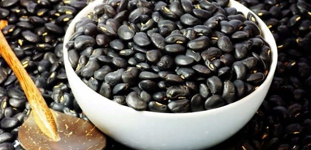 Benefícios de comer feijão preto