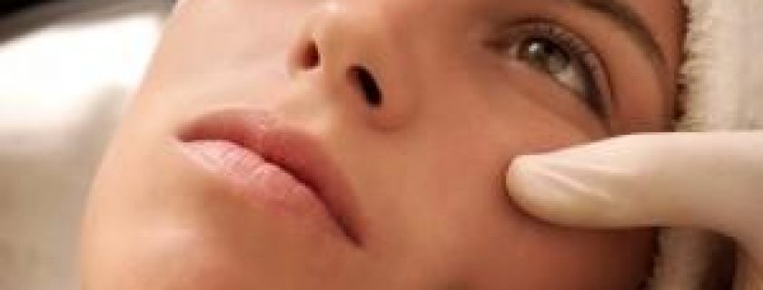 Radiofrequência facial para reafirmar sua pele