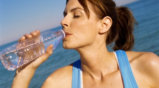 Por que é fundamental beber água?