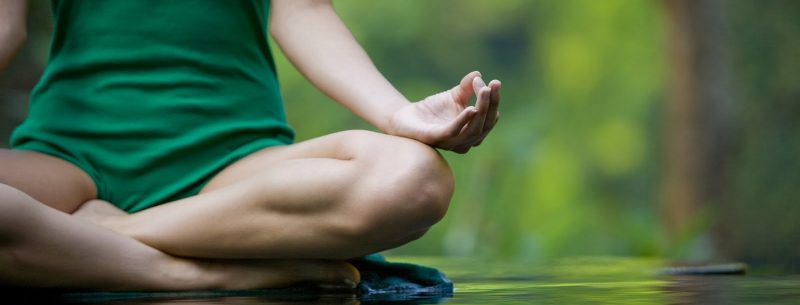 5 Posições básicas de yoga