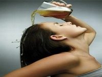 Alisar o cabelo com cerveja