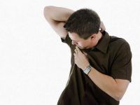 Sal grosso para o mau odor nas axilas