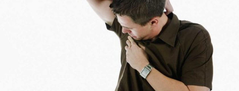 Sal grosso para o mau odor nas axilas
