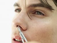 Como depilar os pêlos do nariz