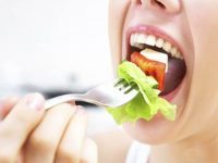 Comer menos mantém o cérebro jovem