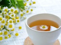 Chá de camomila para tratar infecções urinárias