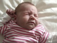 Como saber quando o bebê esta com dor de garganta