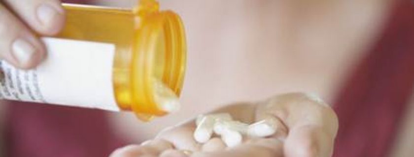 Com que líquidos devemos tomar os medicamentos