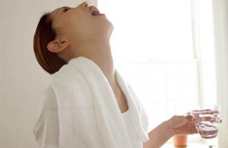 10 maneiras de aliviar uma dor de garganta