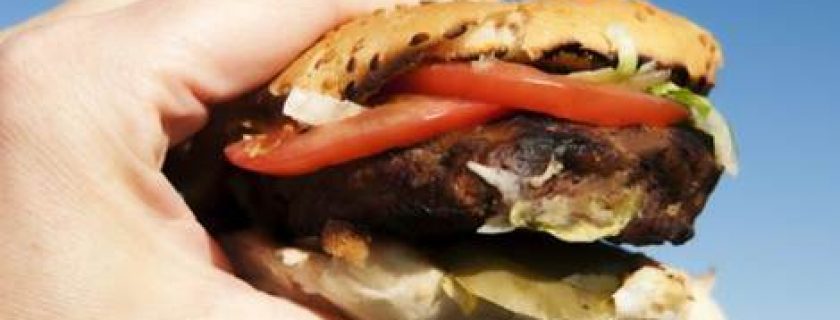 4 alimentos prejudiciais à pele que você deve evitar