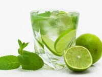 Benefícios de beber suco de limão todas as manhãs