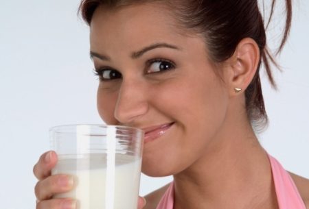 Tomar leite desnatado aumenta o risco de ficar obeso