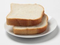 Comer mais do que duas porções de pão branco por dia aumenta o risco de obesidade