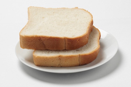 Comer mais do que duas porções de pão branco por dia aumenta o risco de obesidade