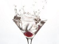 O primeiro remédio para sentir-se melhor após os excessos de álcool: Beber água