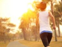Praticar exercício físico no verão sem passar mal
