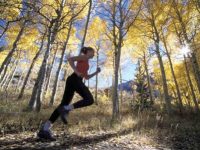 Alguns benefícios de correr na natureza