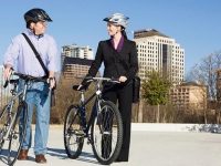 Caminhar ou pedalar para o trabalho melhora a saúde mental