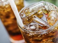 As empresas de refrigerante irão reduzir o teor de açúcar de suas bebidas
