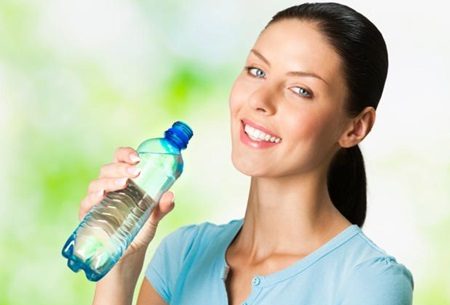 Benefícios de beber água e como ela ajuda a perder peso