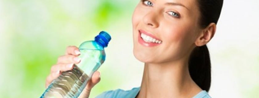 Benefícios de beber água e como ela ajuda a perder peso