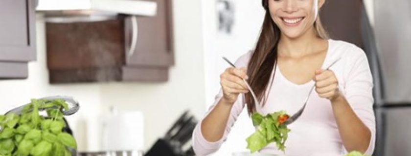Cozinhar e comer lentamente melhora os nossos hábitos alimentares