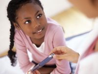 6 maneiras de ajudar crianças que vivem com diabetes