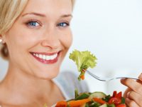 Os melhores alimentos para limpar e desintoxicar o corpo