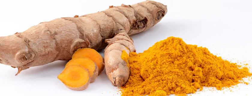 8 benefícios do chá de cúrcuma e como prepará-lo