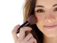 Olheiras: dicas de maquiagem para disfarçá-las