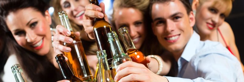 Segundo estudo, trabalhar em excesso pode levar ao alcoolismo