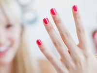 Como tratar unhas quebradiças adequadamente?