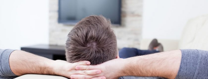 Assistir TV aumenta em 3,4% o risco de diabetes, diz estudo