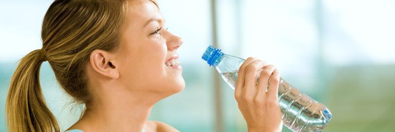 4 sinais de que precisamos beber mais água