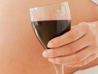 O álcool afeta o bebê nas primeiras semanas de gravidez, diz estudo