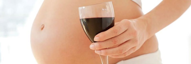 O álcool afeta o bebê nas primeiras semanas de gravidez, diz estudo