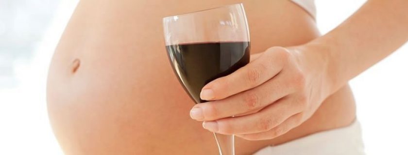 O álcool afeta o bebê nas primeiras semanas de gravidez, diz estudo
