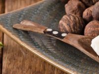 Usos e benefícios da manteiga de karité para pele e cabelos