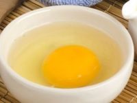 8 benefícios e usos do ovo para pele e cabelos